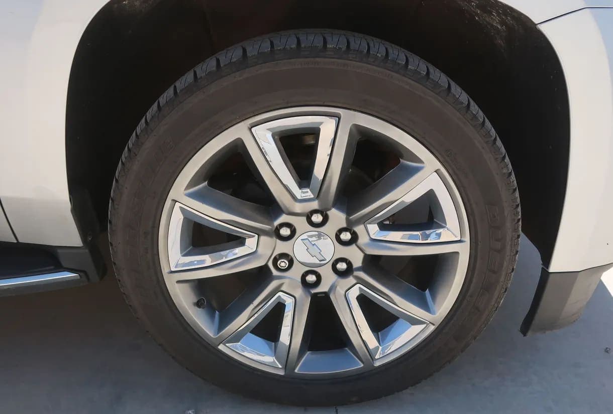 2015 Chevrolet Suburban 1500 LTZ SUV, view