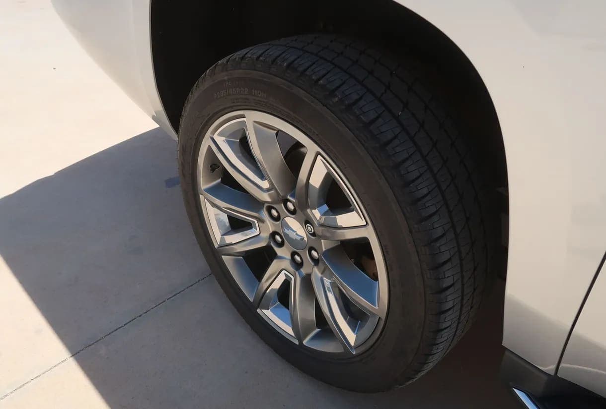 2015 Chevrolet Suburban 1500 LTZ SUV, view
