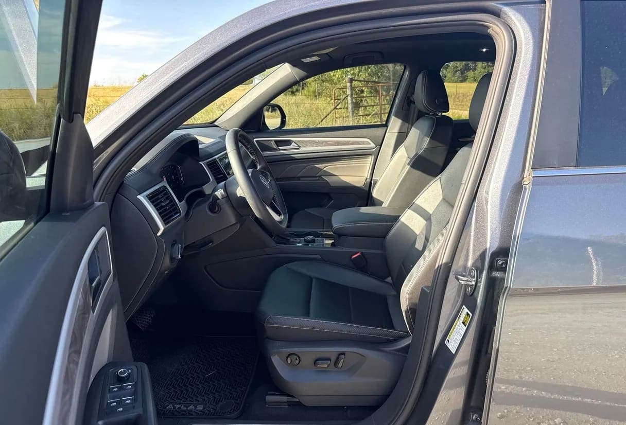 2023 Volkswagen Atlas SUV, view