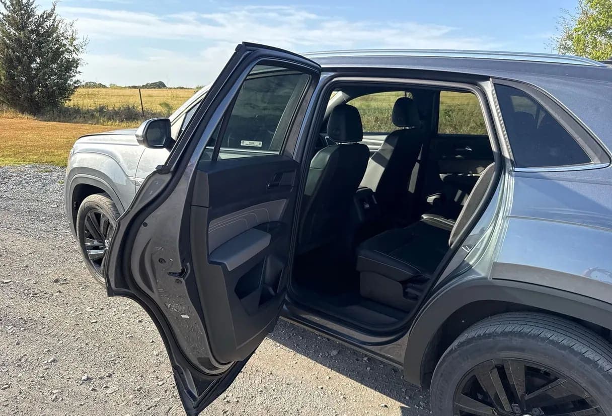 2023 Volkswagen Atlas SUV, view
