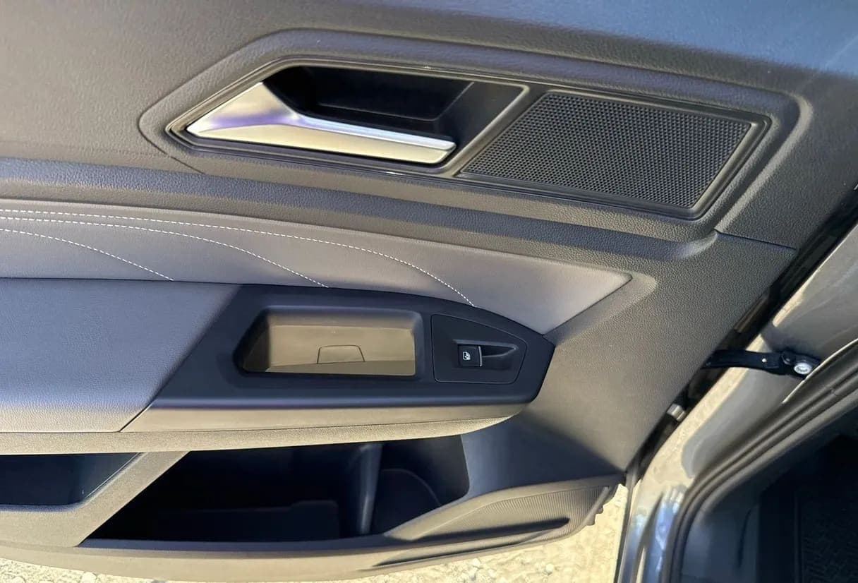 2023 Volkswagen Atlas SUV, view