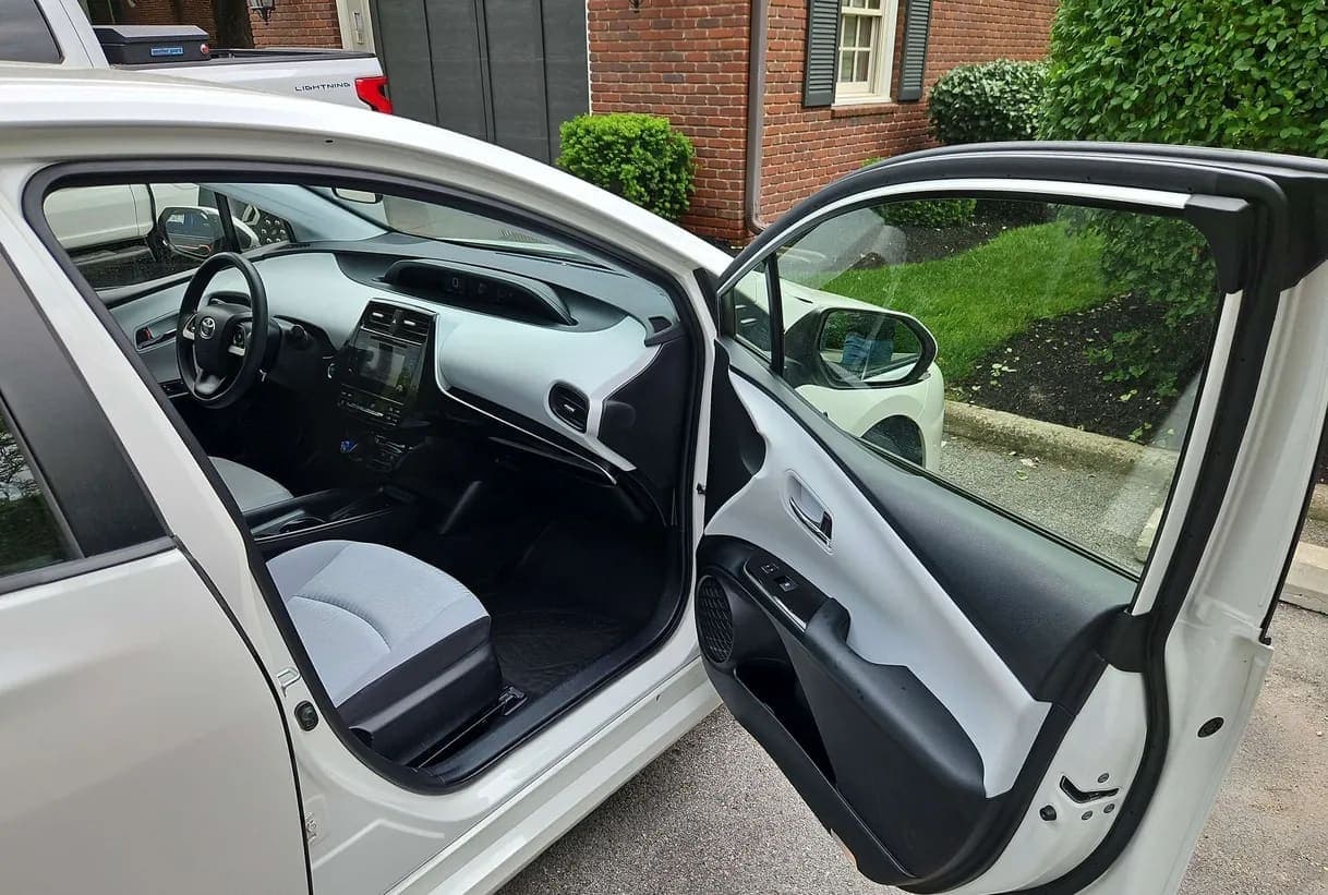 2016 Toyota Prius, view