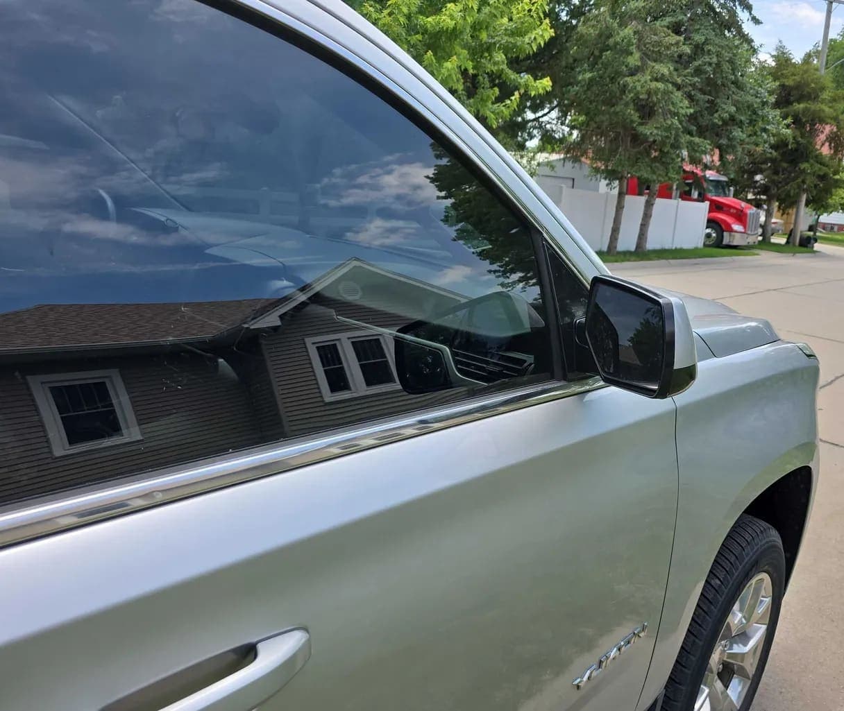 2015 GMC Yukon SLE SUV, view