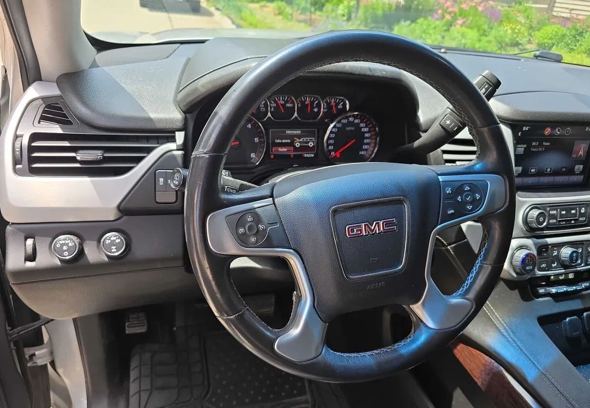 2015 GMC Yukon SLE SUV, view