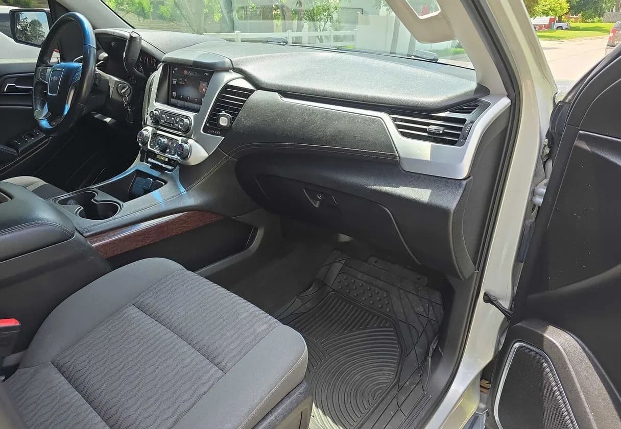 2015 GMC Yukon SLE SUV, view