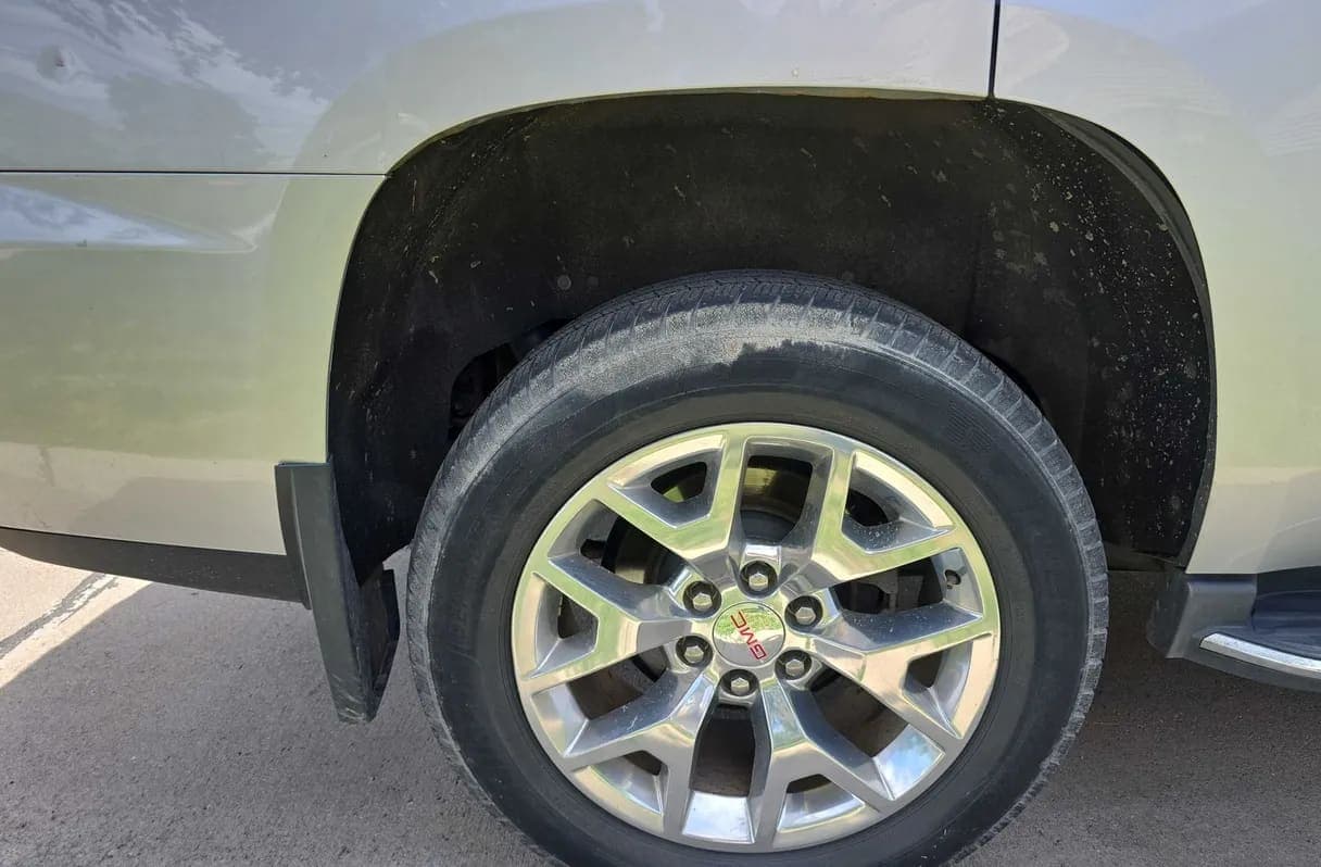 2015 GMC Yukon SLE SUV, view