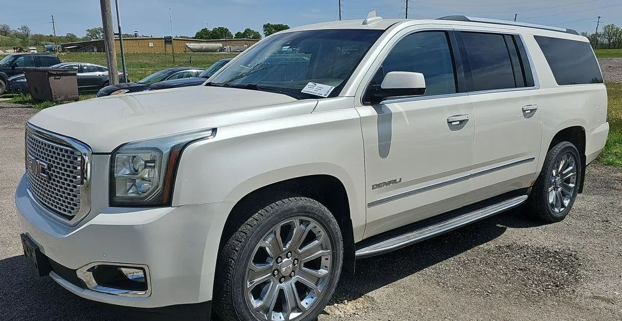2015 GMC Yukon Denali XL SUV video preview