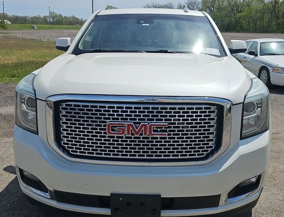 2015 GMC Yukon Denali XL SUV, view