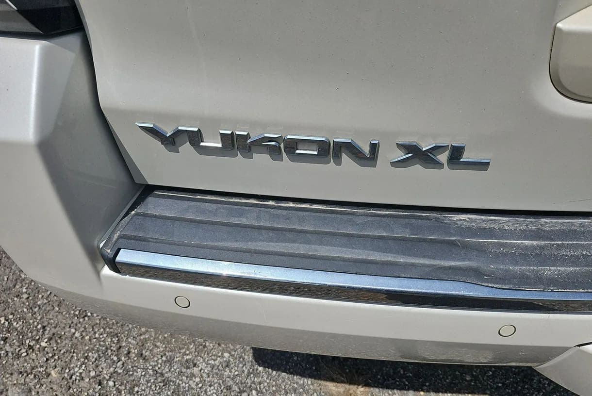2015 GMC Yukon Denali XL SUV, view
