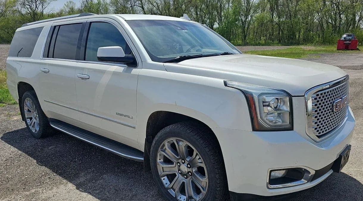 2015 GMC Yukon Denali XL SUV, view