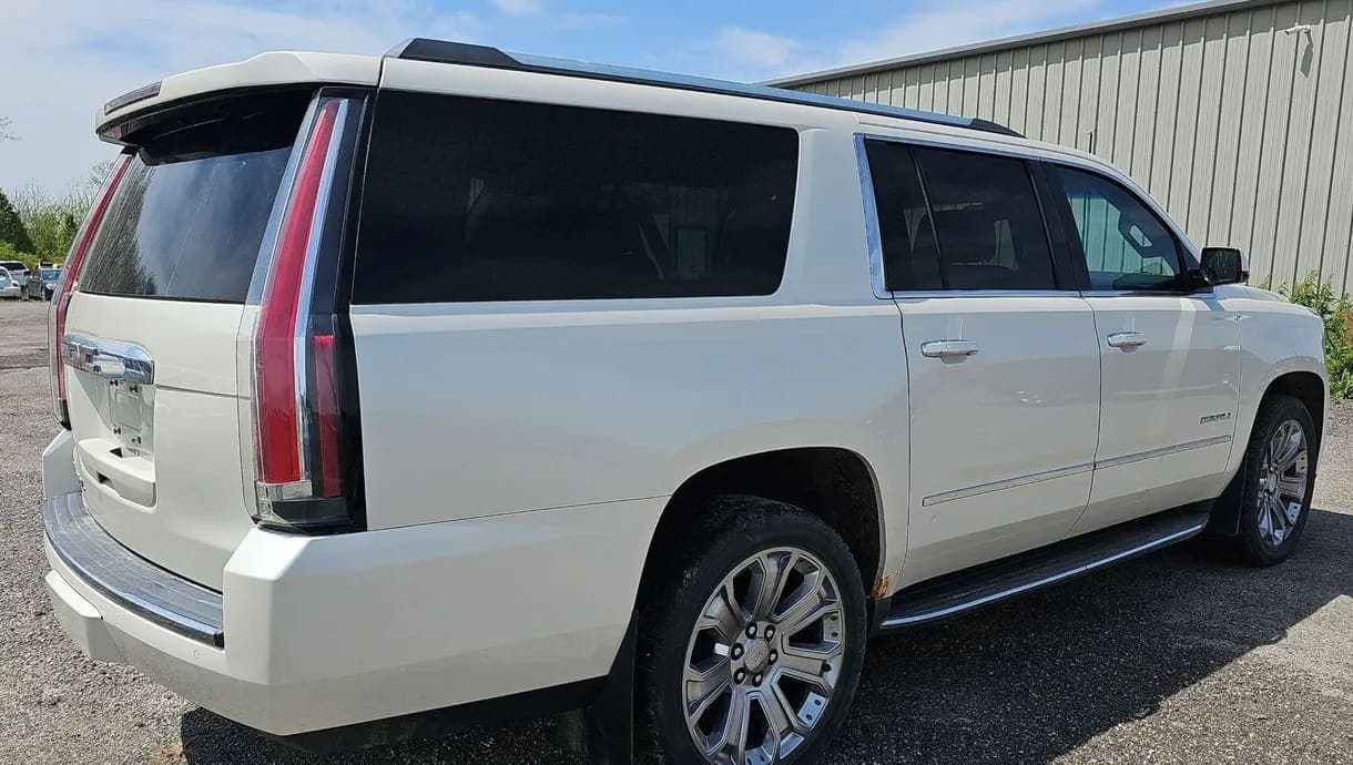 2015 GMC Yukon Denali XL SUV, view