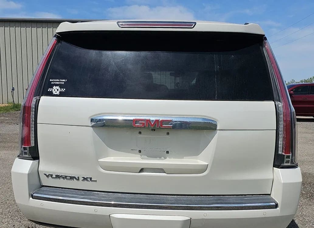 2015 GMC Yukon Denali XL SUV, view
