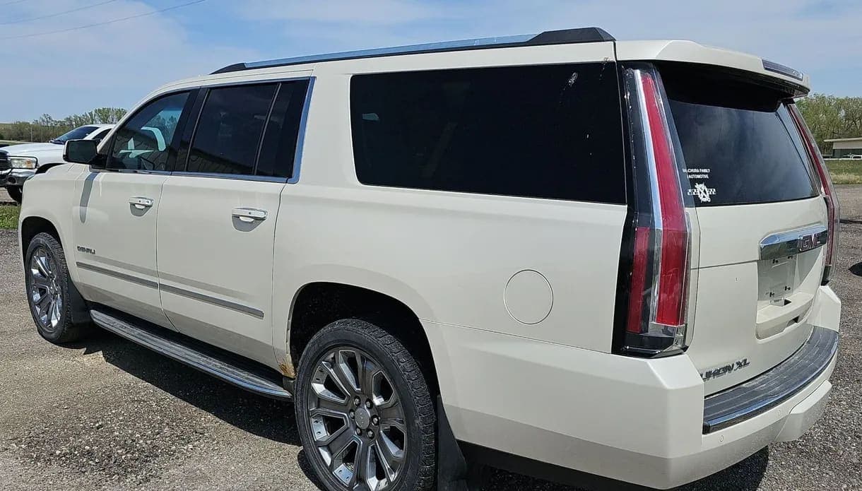 2015 GMC Yukon Denali XL SUV, view