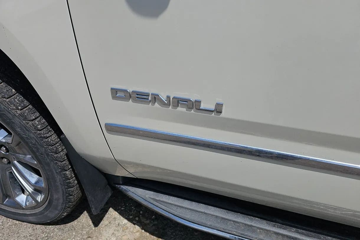 2015 GMC Yukon Denali XL SUV, view