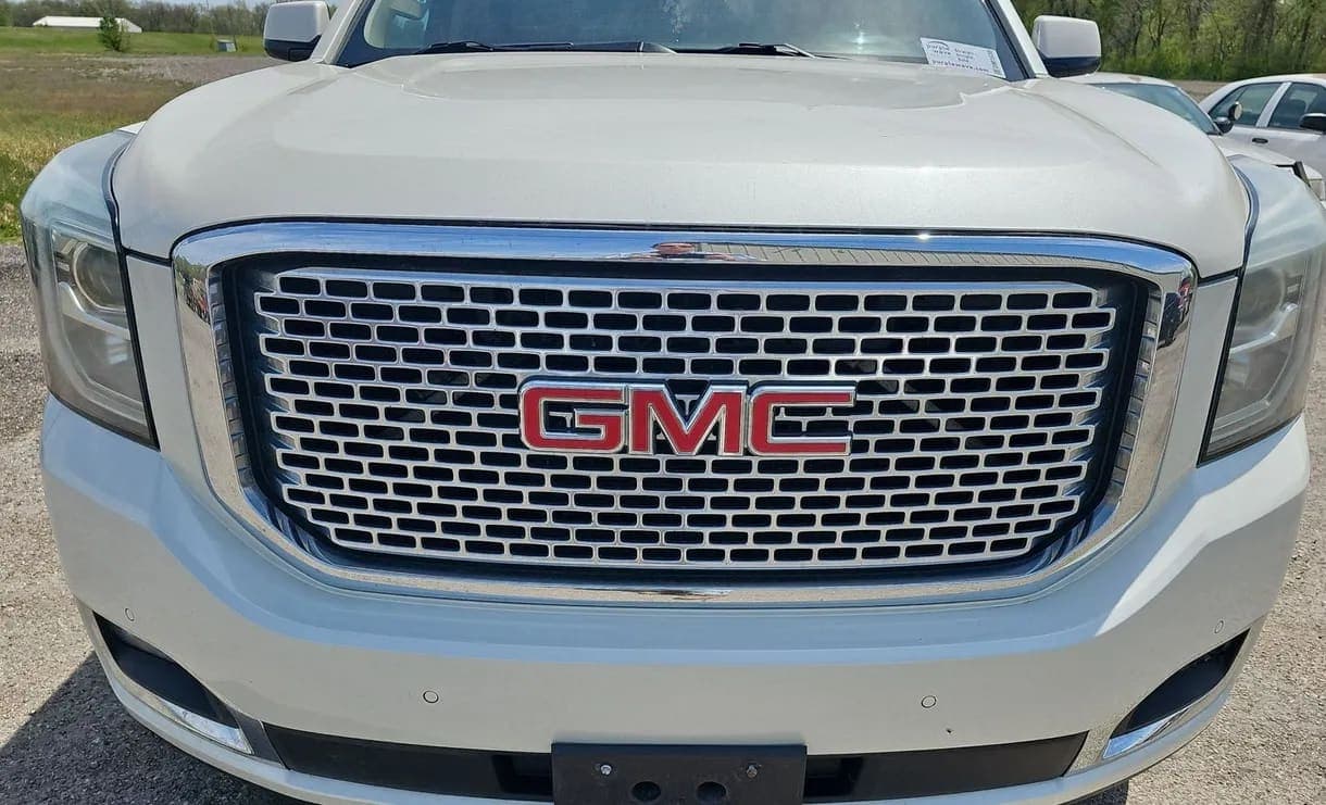 2015 GMC Yukon Denali XL SUV, view