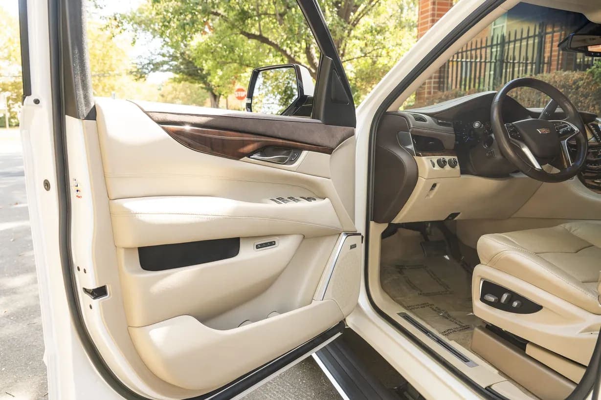 2016 Cadillac Escalade ESV Premium, view