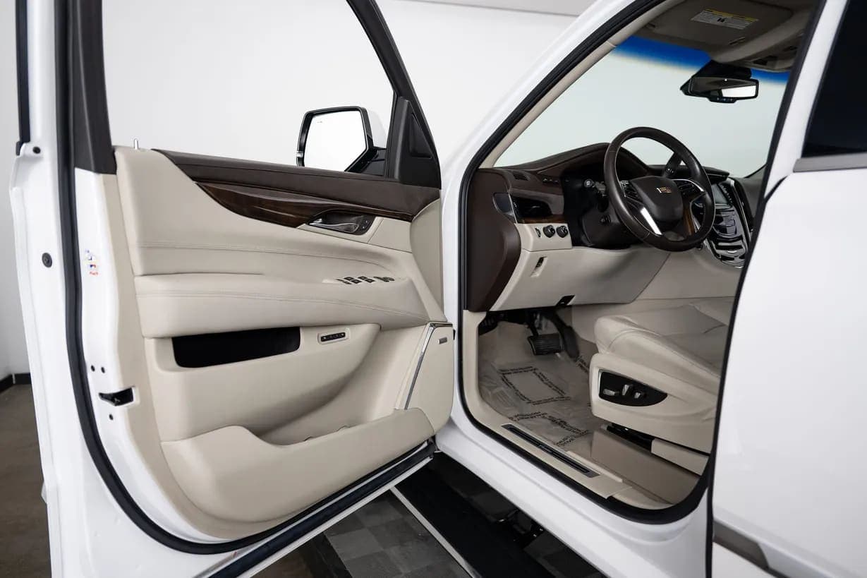 2016 Cadillac Escalade ESV Premium, view