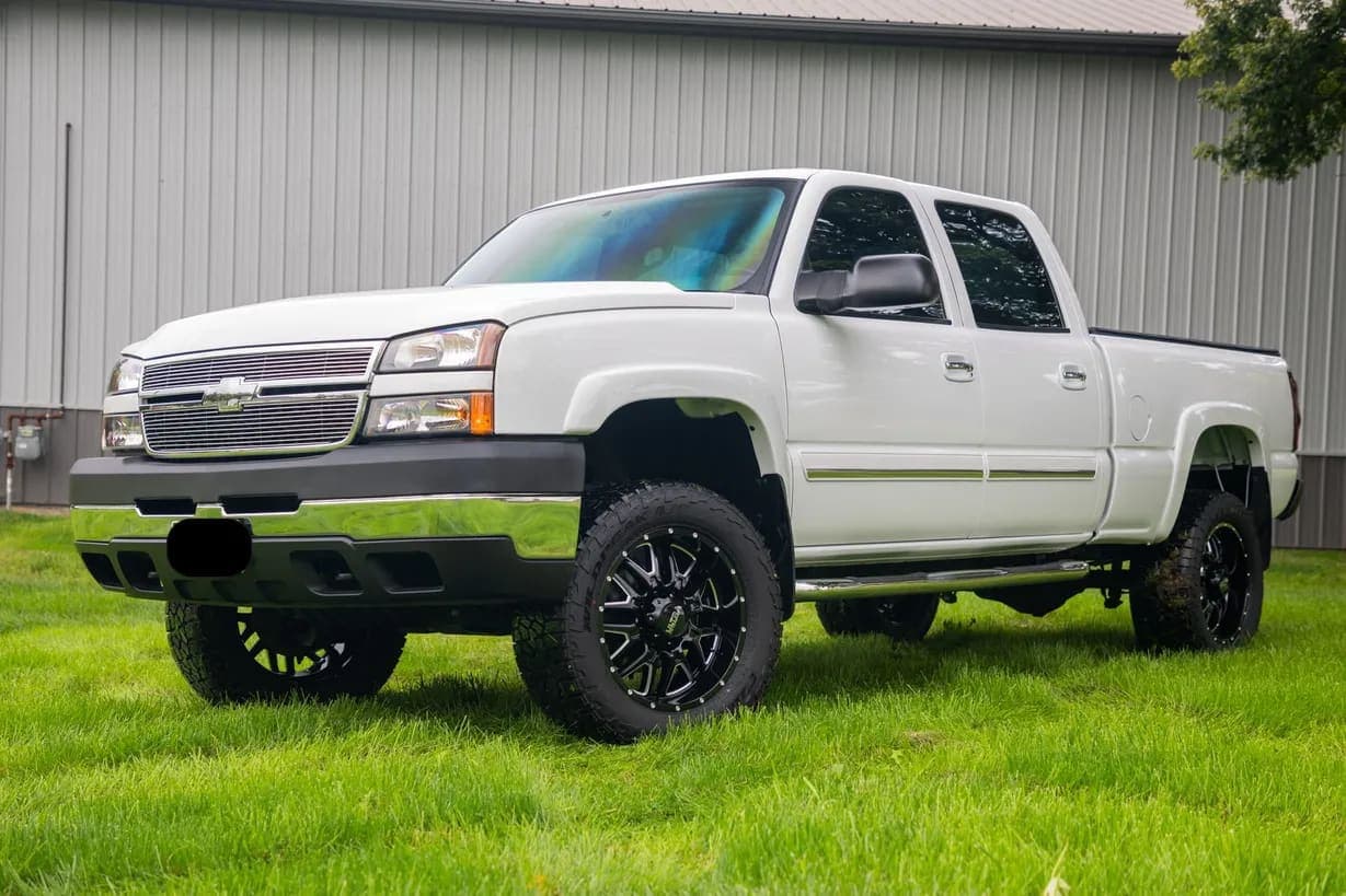 2005 Chevrolet Silverado 2500HD LS, view
