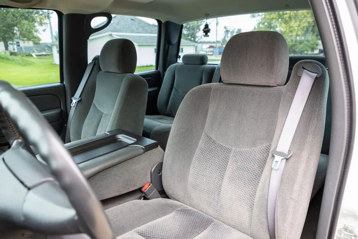 2005 Chevrolet Silverado 2500HD LS, view