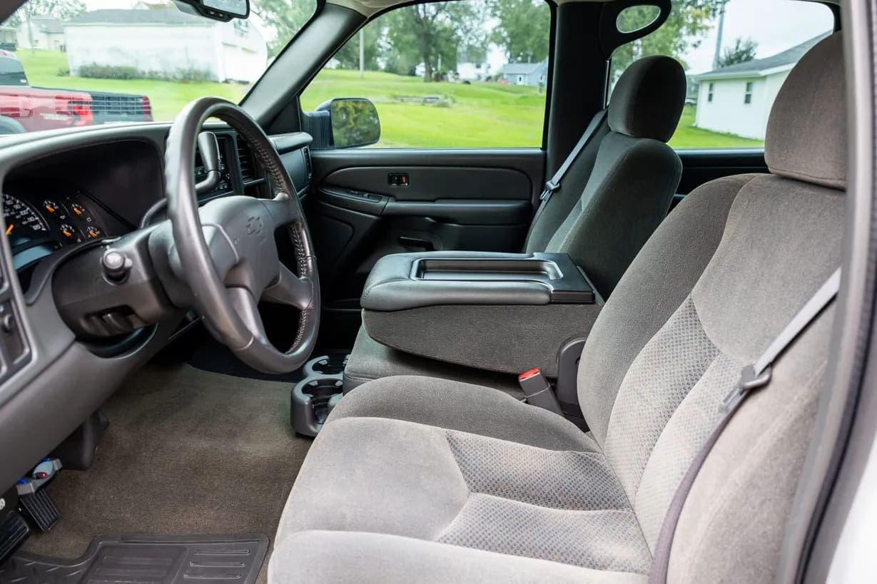 2005 Chevrolet Silverado 2500HD LS, view