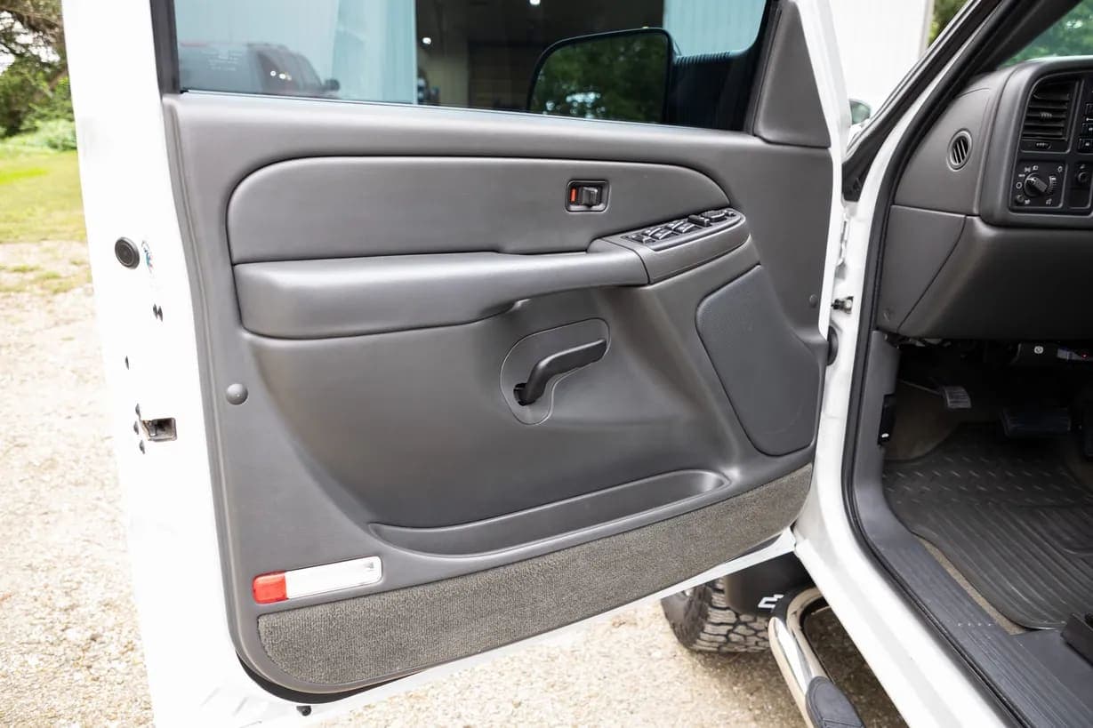 2005 Chevrolet Silverado 2500HD LS, view