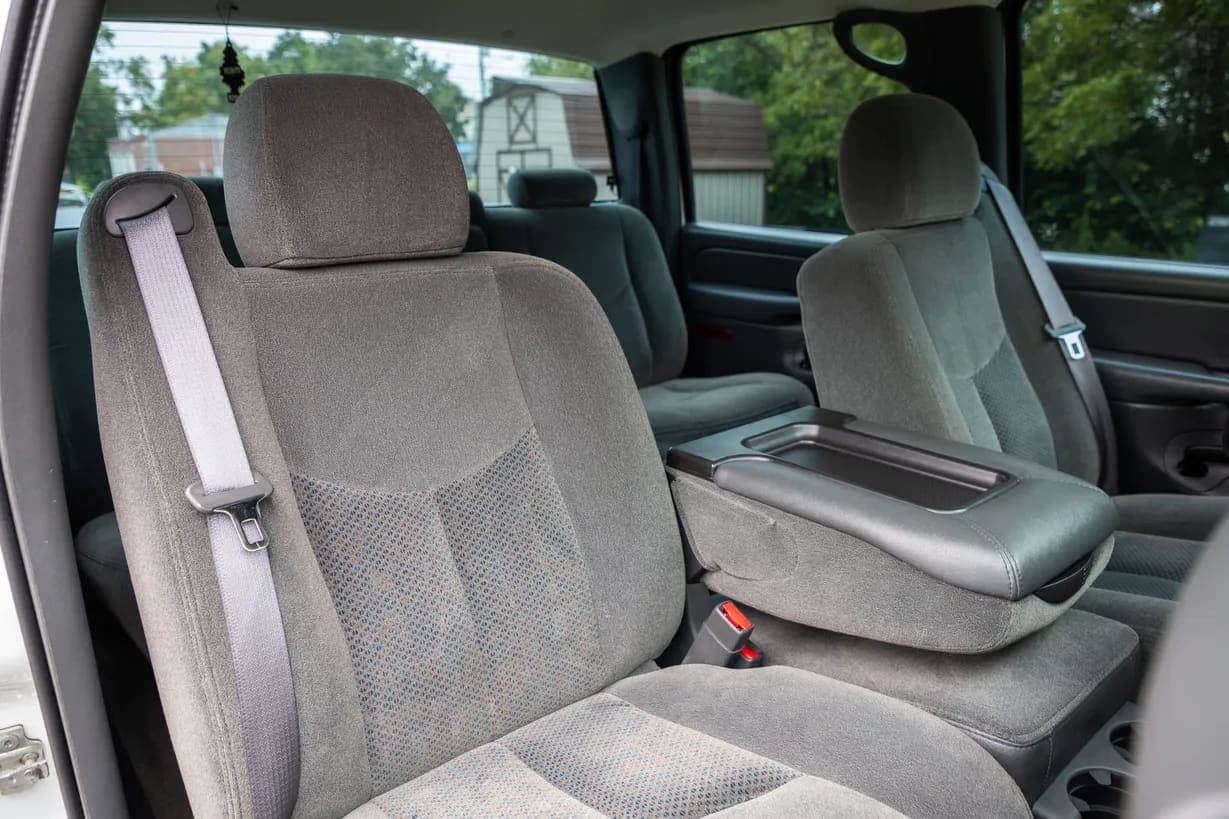 2005 Chevrolet Silverado 2500HD LS, view