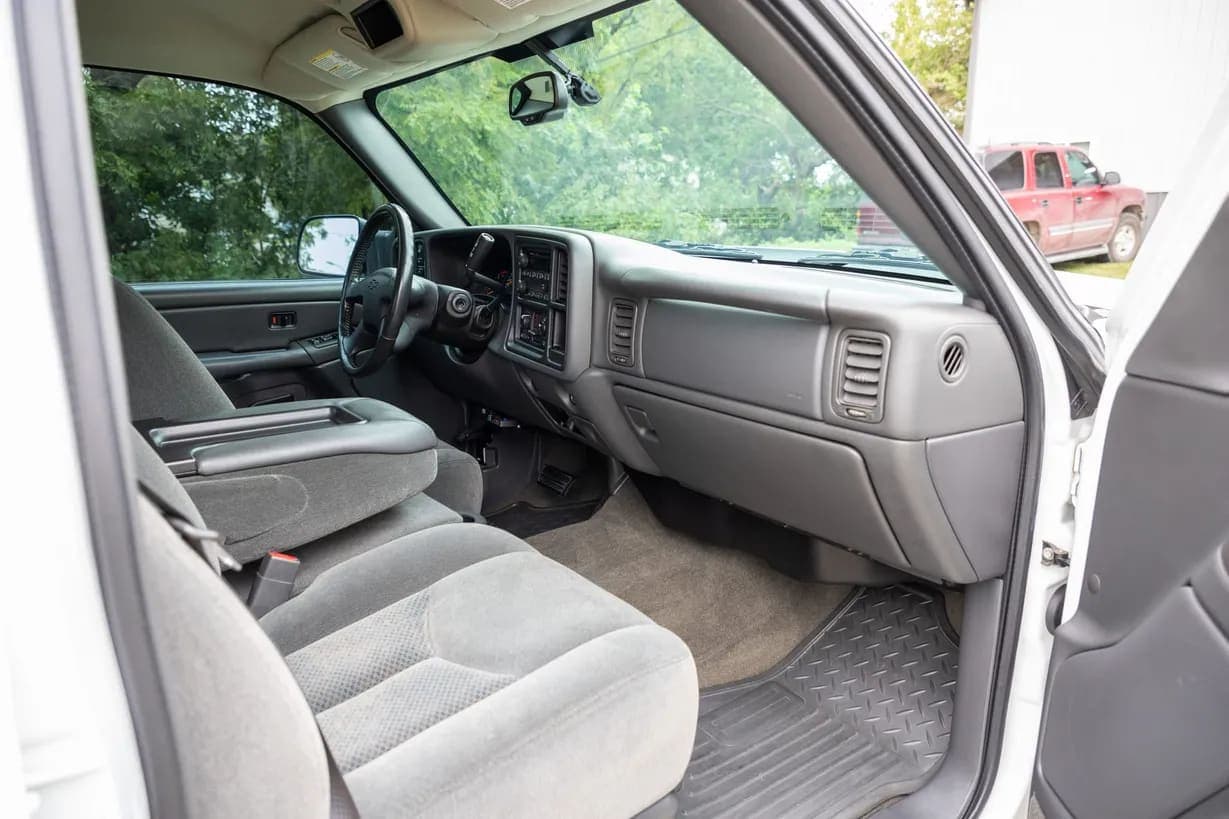 2005 Chevrolet Silverado 2500HD LS, view