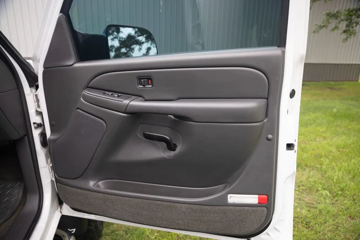 2005 Chevrolet Silverado 2500HD LS, view