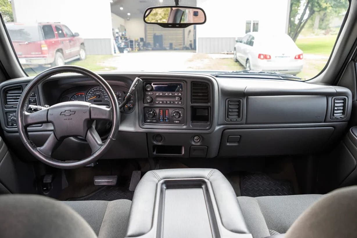 2005 Chevrolet Silverado 2500HD LS, view