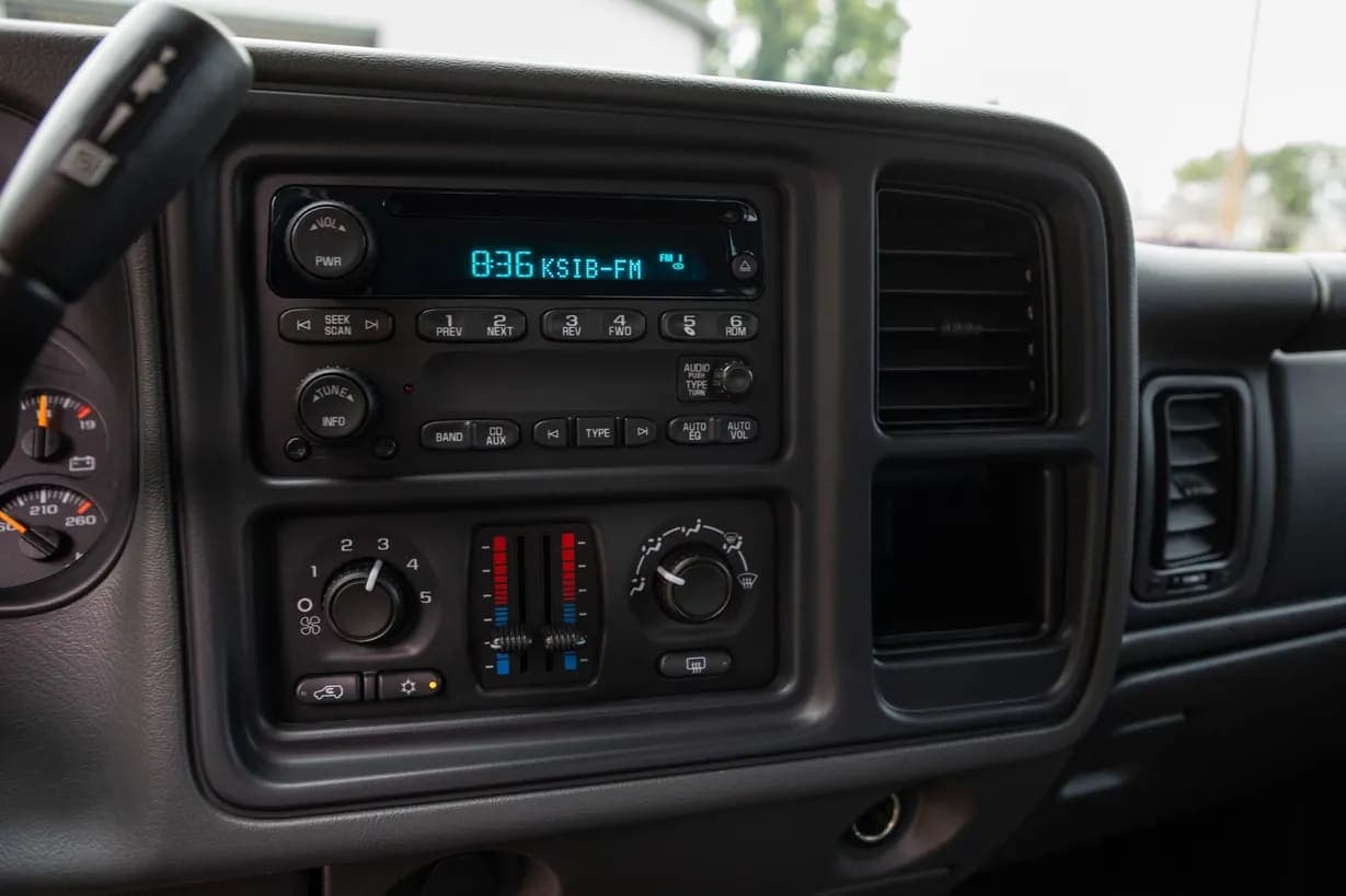 2005 Chevrolet Silverado 2500HD LS, view