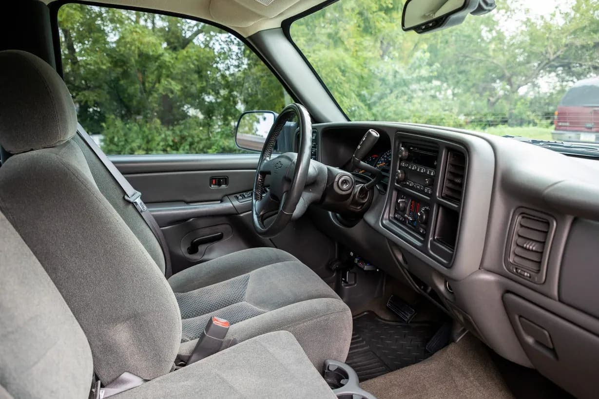 2005 Chevrolet Silverado 2500HD LS, view