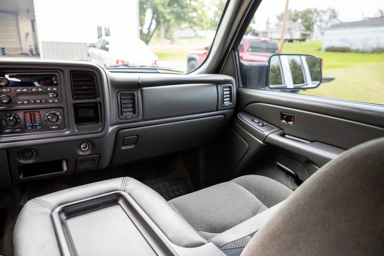 2005 Chevrolet Silverado 2500HD LS, view