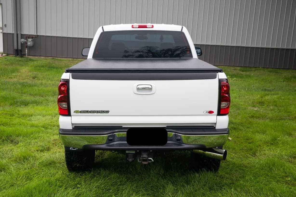 2005 Chevrolet Silverado 2500HD LS, view