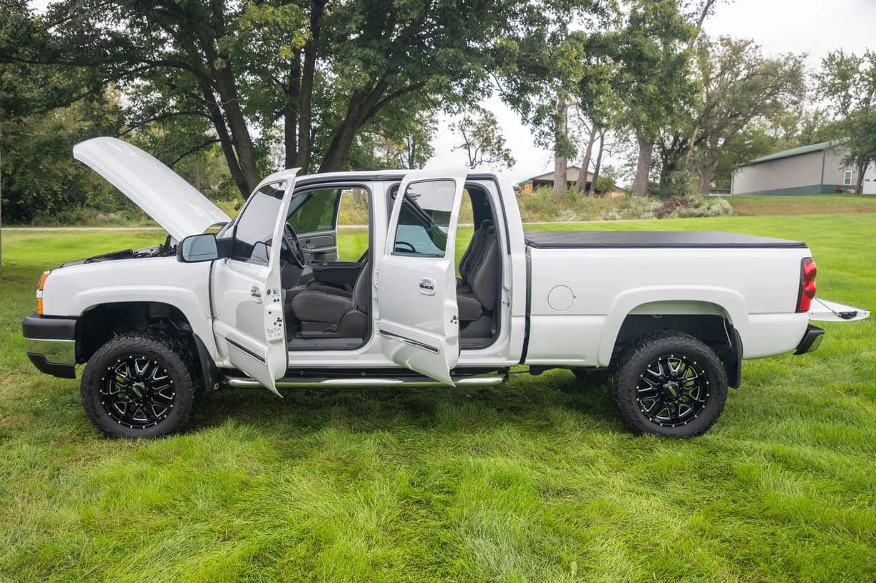 2005 Chevrolet Silverado 2500HD LS, view