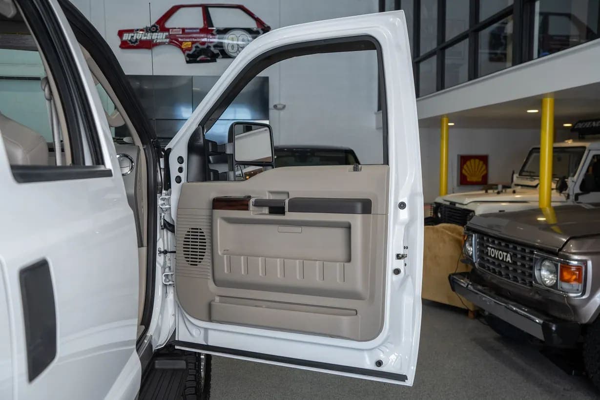 2008 Ford F-350 Lariat, view