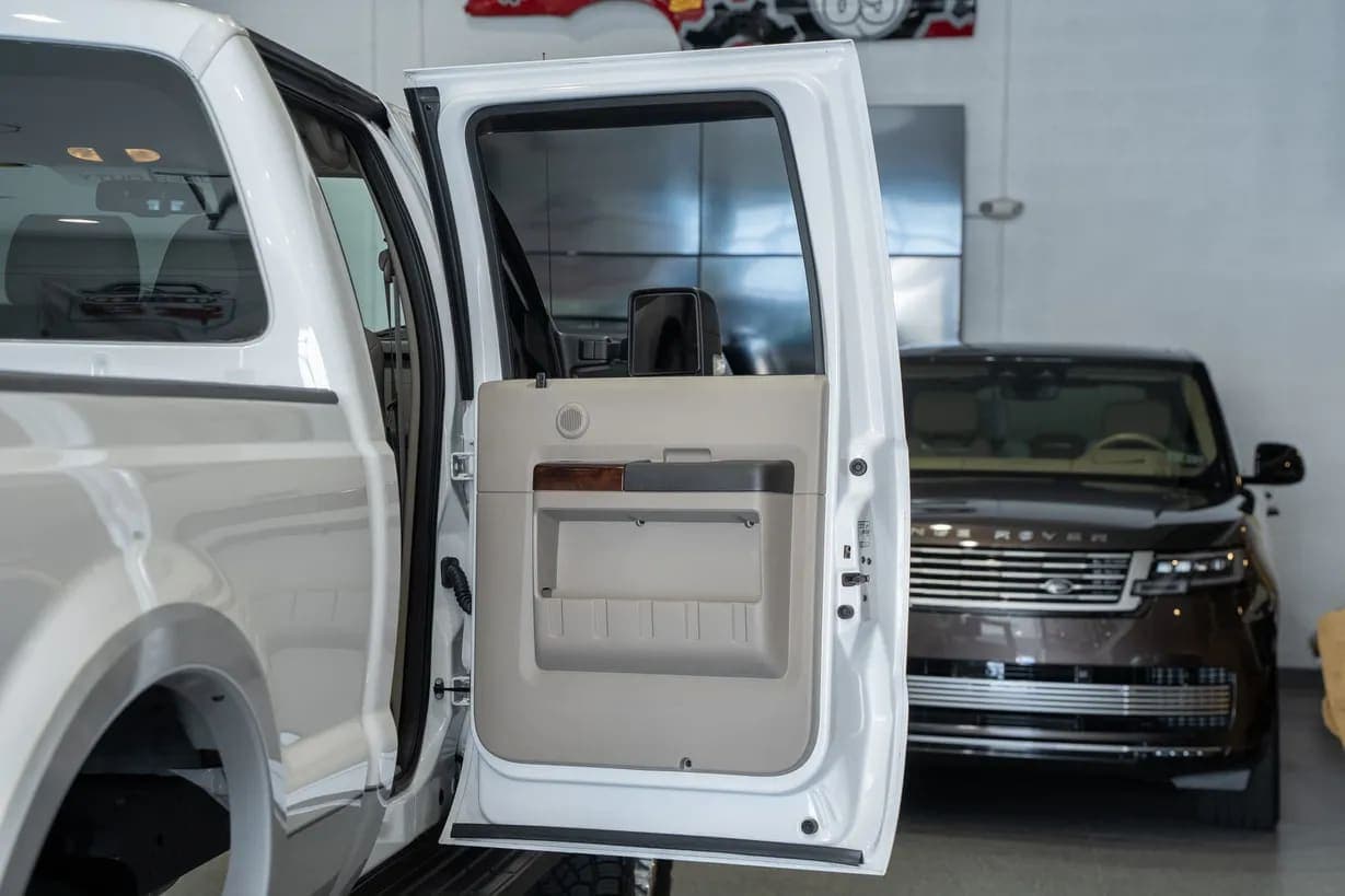 2008 Ford F-350 Lariat, view