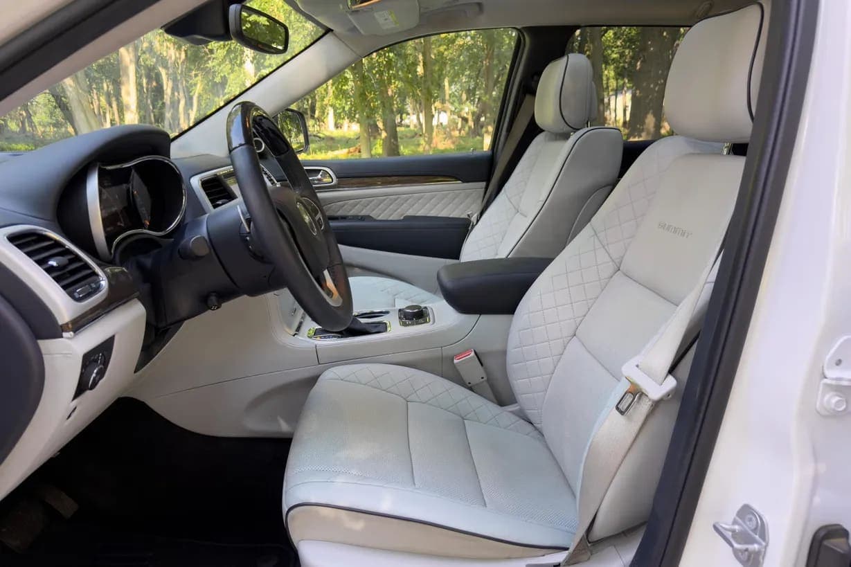 2018 Jeep Grand Cherokee Summit Eco, view