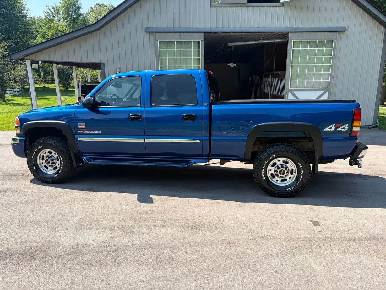 2004 GMC Sierra 2500HD SLT, view