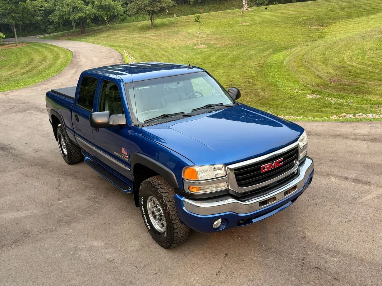 2004 GMC Sierra 2500HD SLT, view