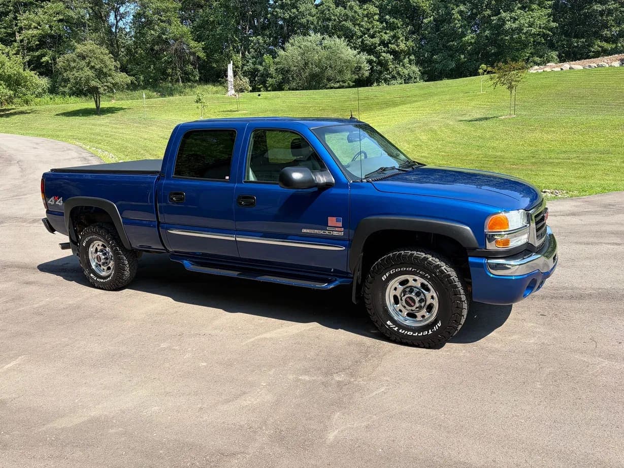 2004 GMC Sierra 2500HD SLT, view