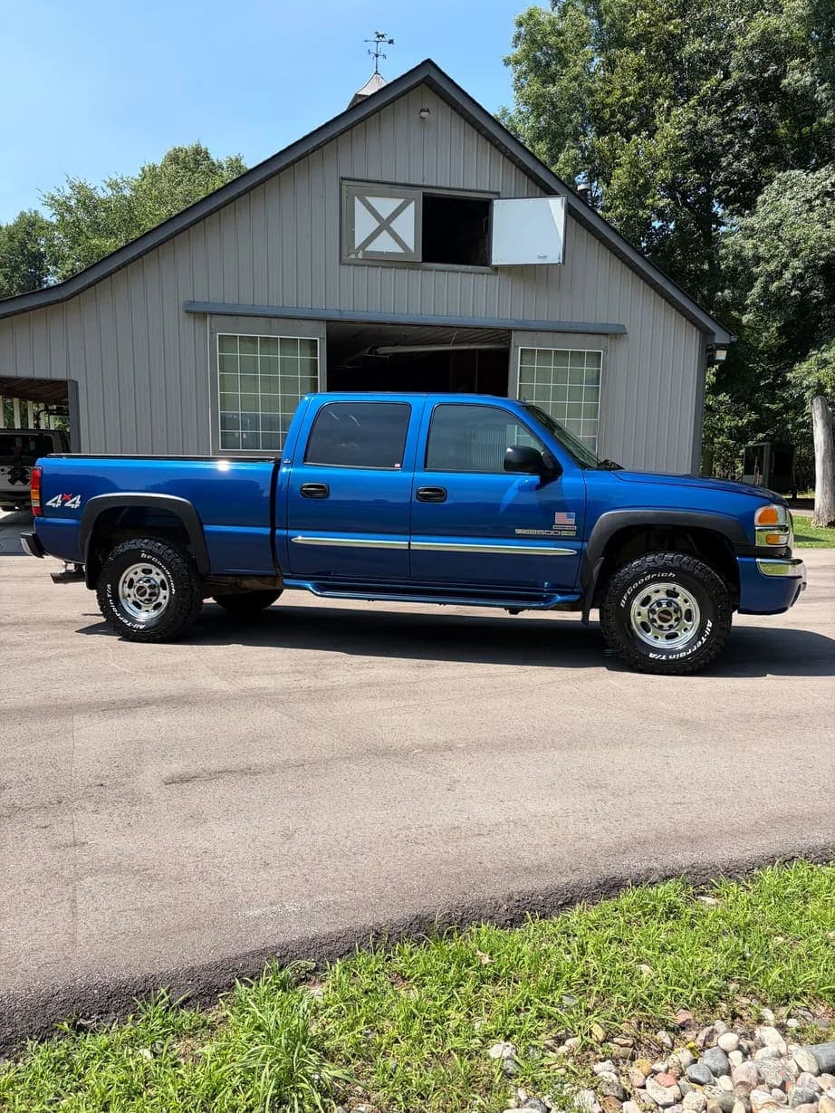 2004 GMC Sierra 2500HD SLT, view