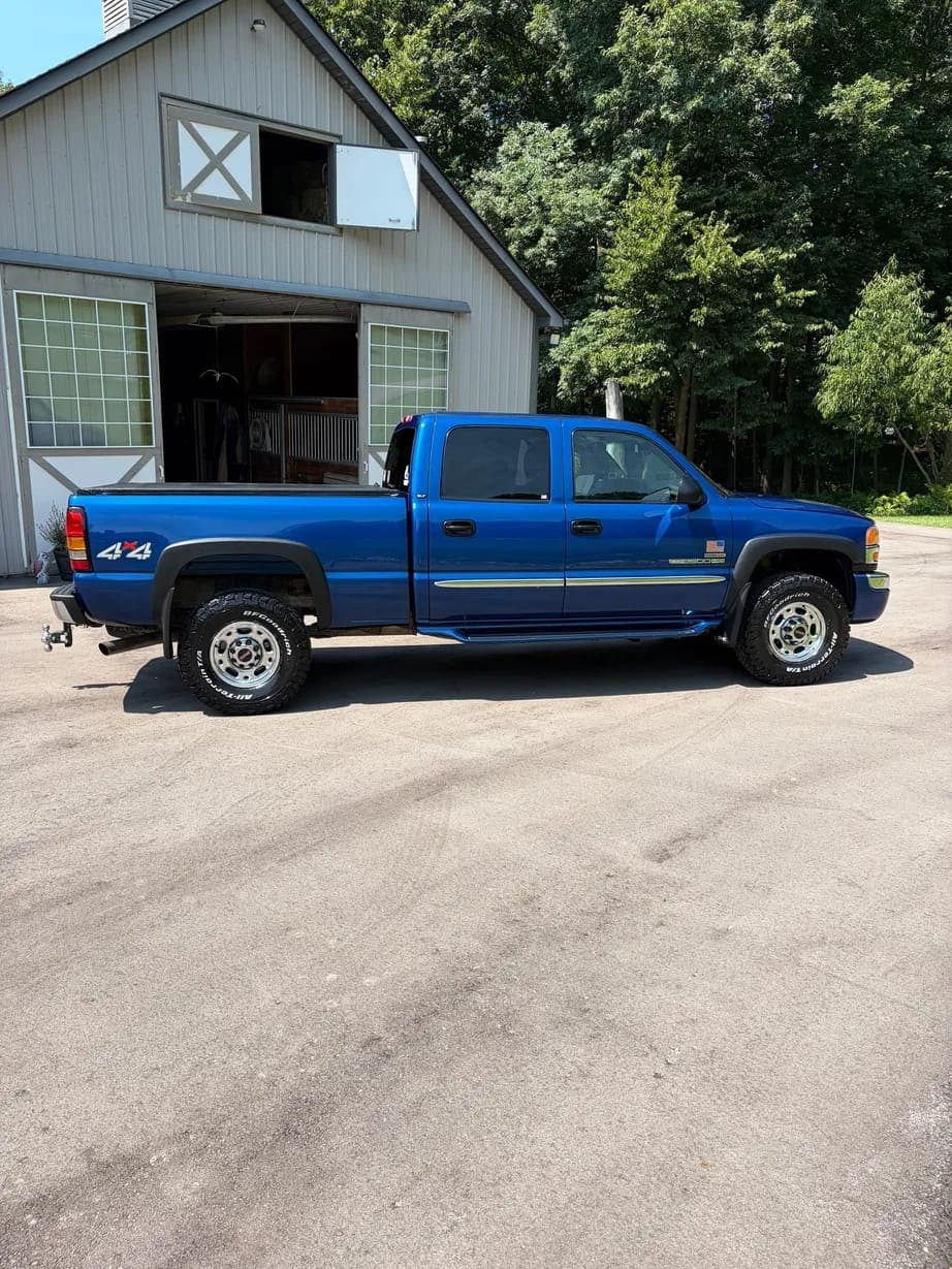 2004 GMC Sierra 2500HD SLT, view