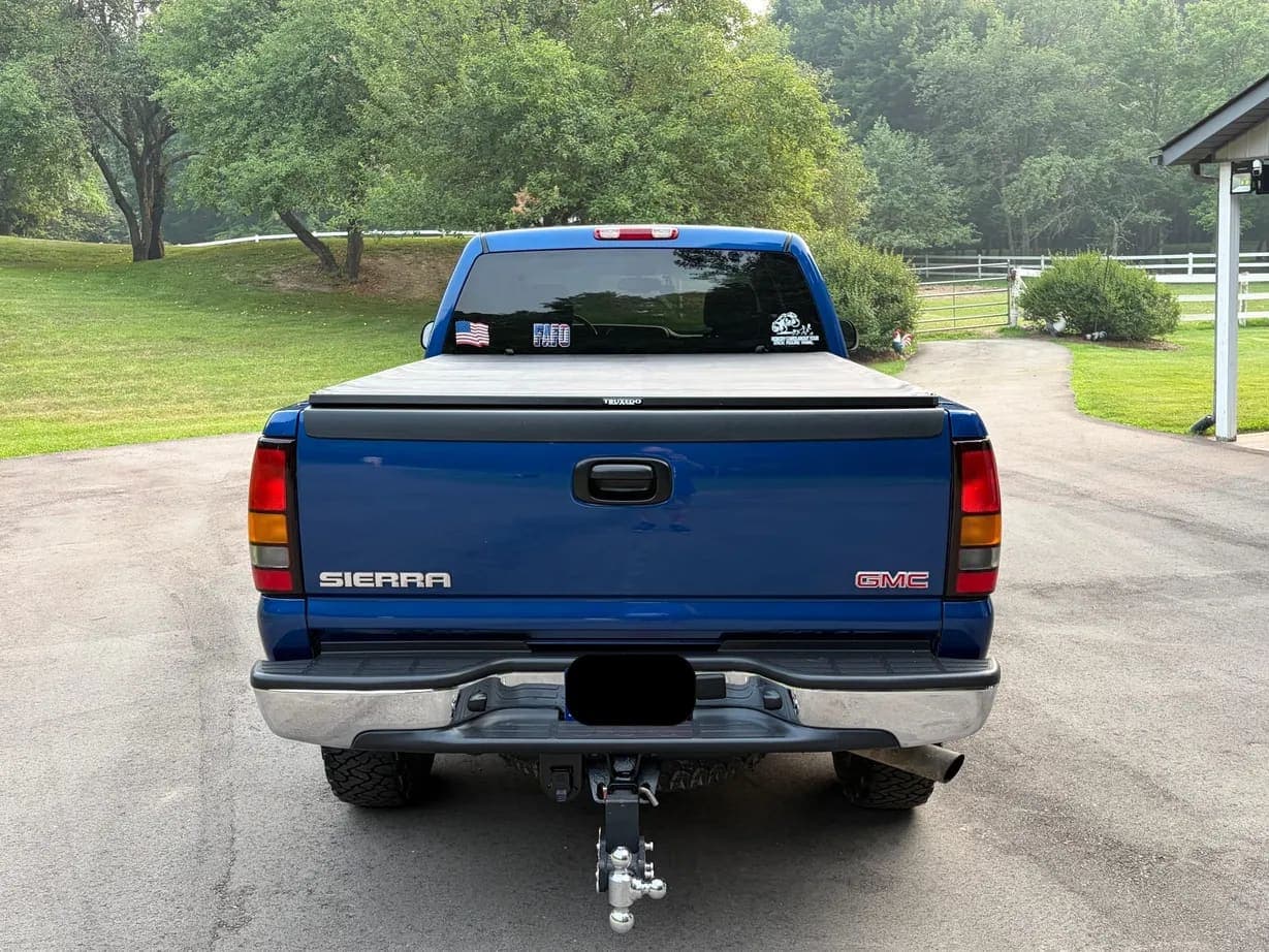 2004 GMC Sierra 2500HD SLT, view