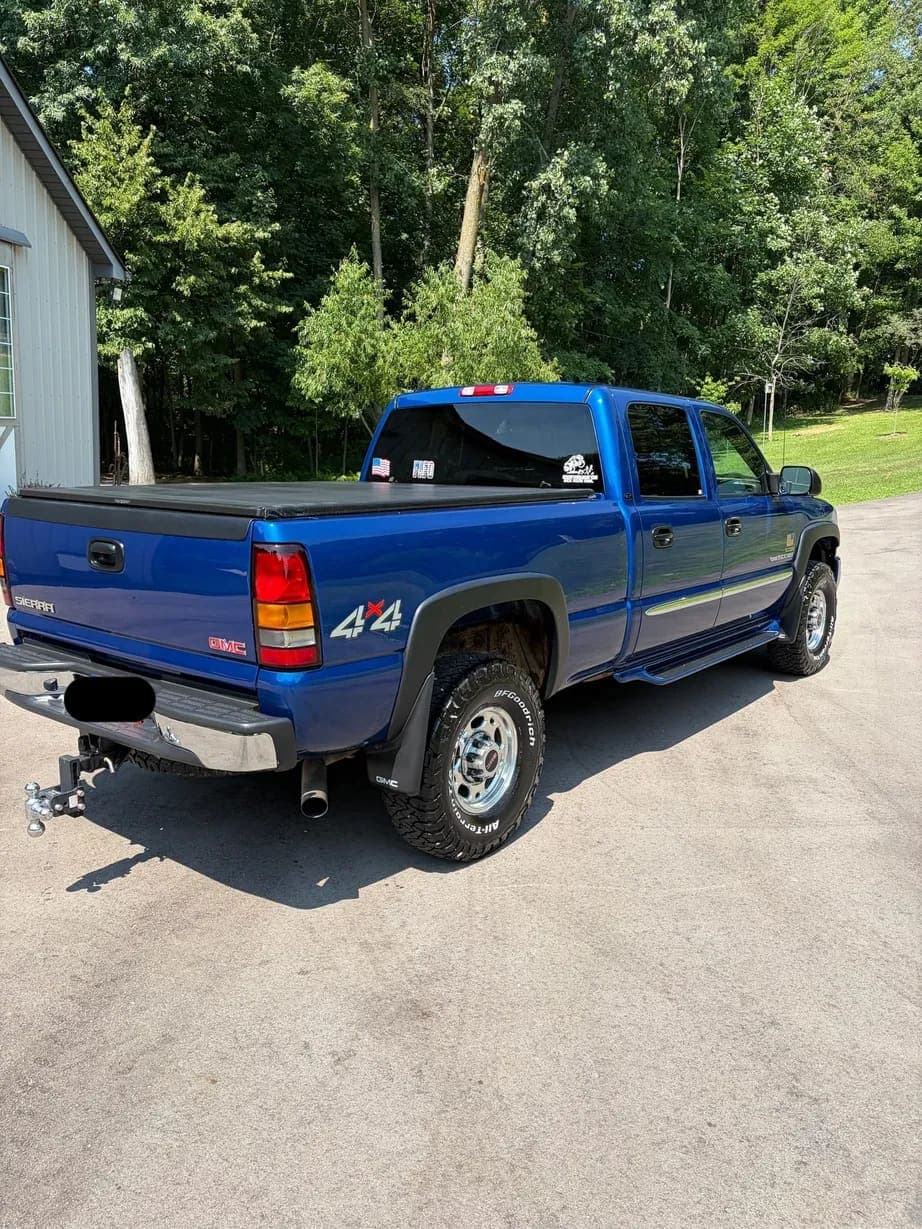 2004 GMC Sierra 2500HD SLT, view