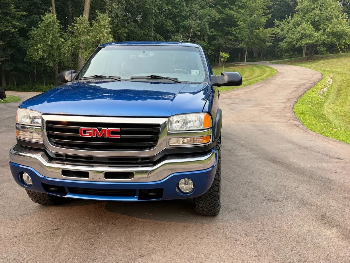2004 GMC Sierra 2500HD SLT, view