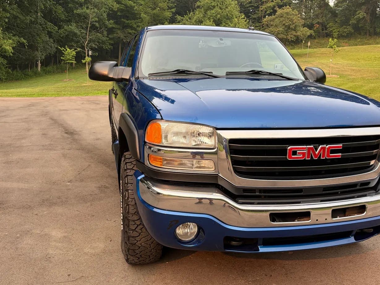 2004 GMC Sierra 2500HD SLT, view