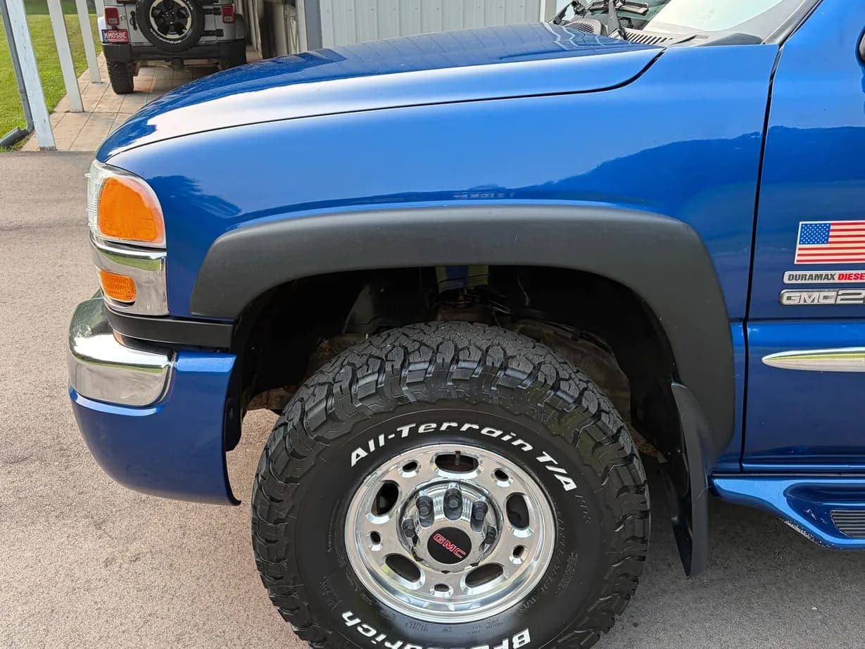 2004 GMC Sierra 2500HD SLT, view