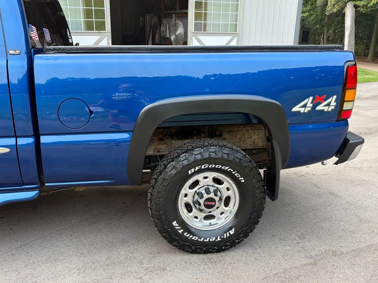 2004 GMC Sierra 2500HD SLT, view