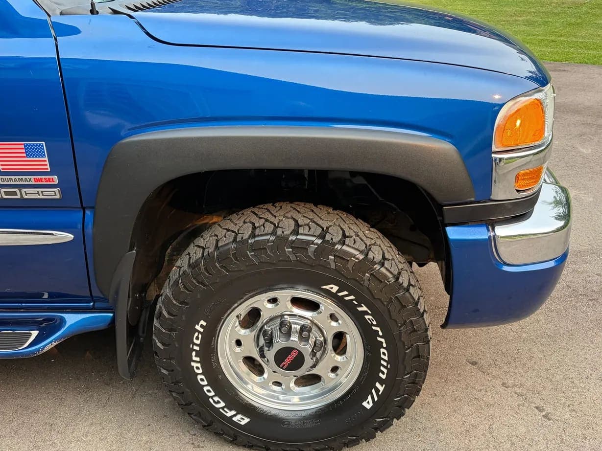 2004 GMC Sierra 2500HD SLT, view