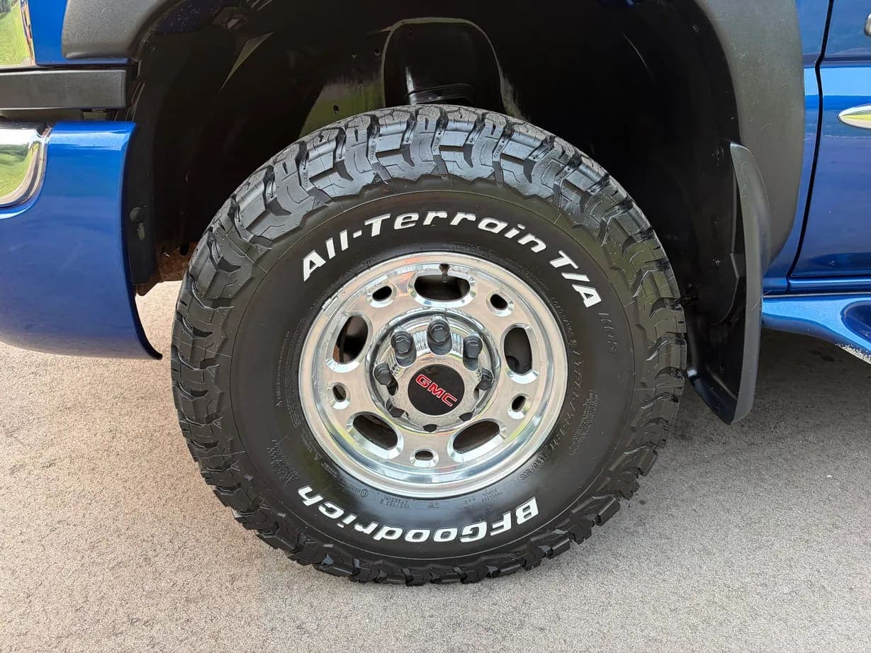2004 GMC Sierra 2500HD SLT, view